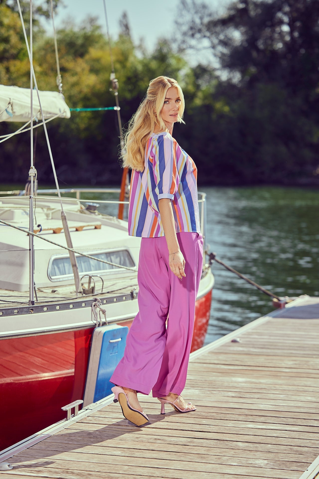 bunte streifenbluse mit eckigem ausschnitt mit raffungen und besatz, gerade geschnitten, kurzarm mit buendchen, kampagne, wallmann