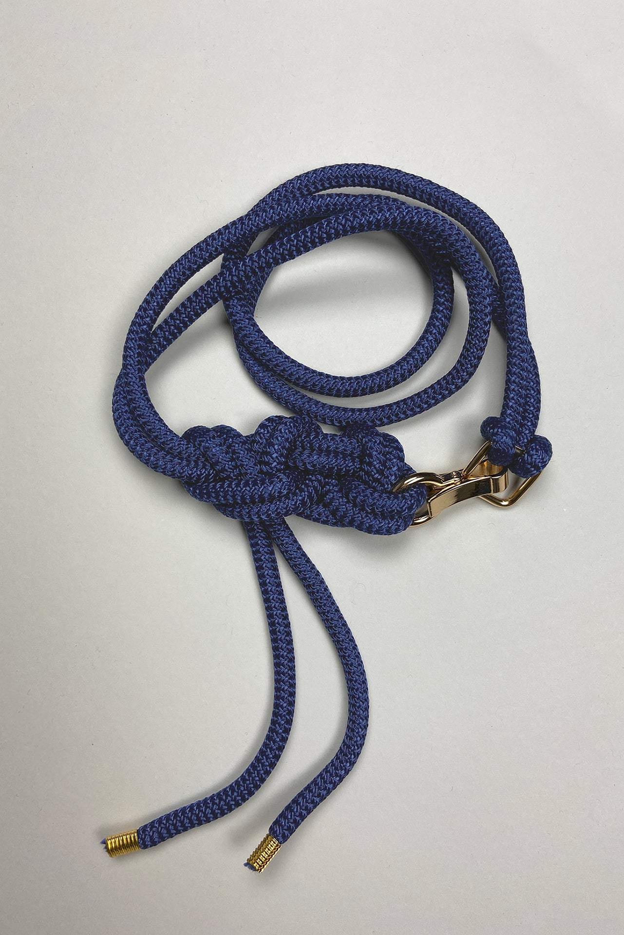 dunkelblauer gürtel, verstellbar mit goldenem klipp, wallmann