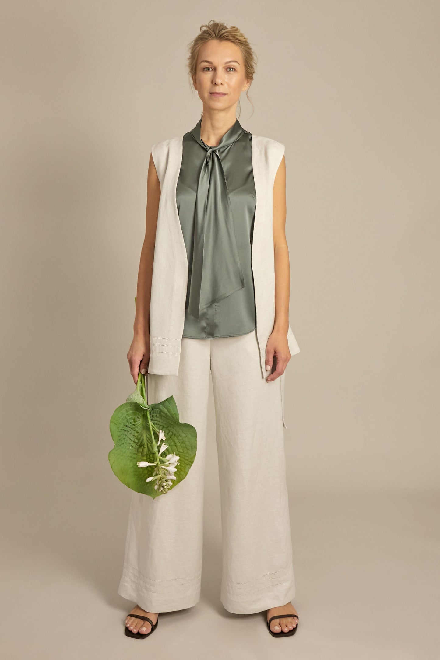 Gilet mit Gürtel | creme