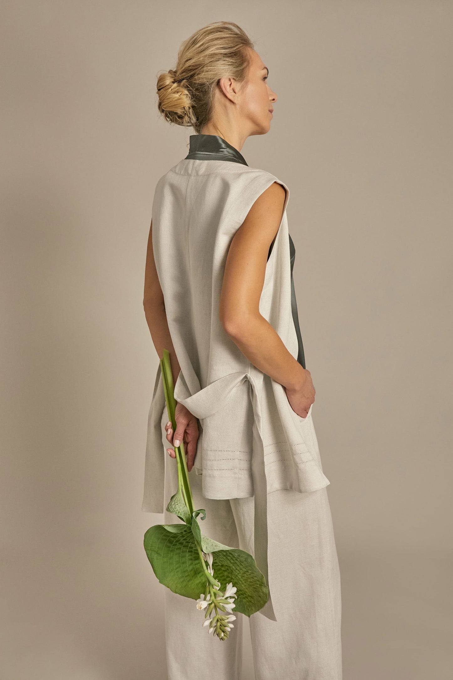 Gilet mit Gürtel | creme