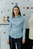 seidenbluse in blau, langarm, klassischer blusenkragen, tailliert, wallmann