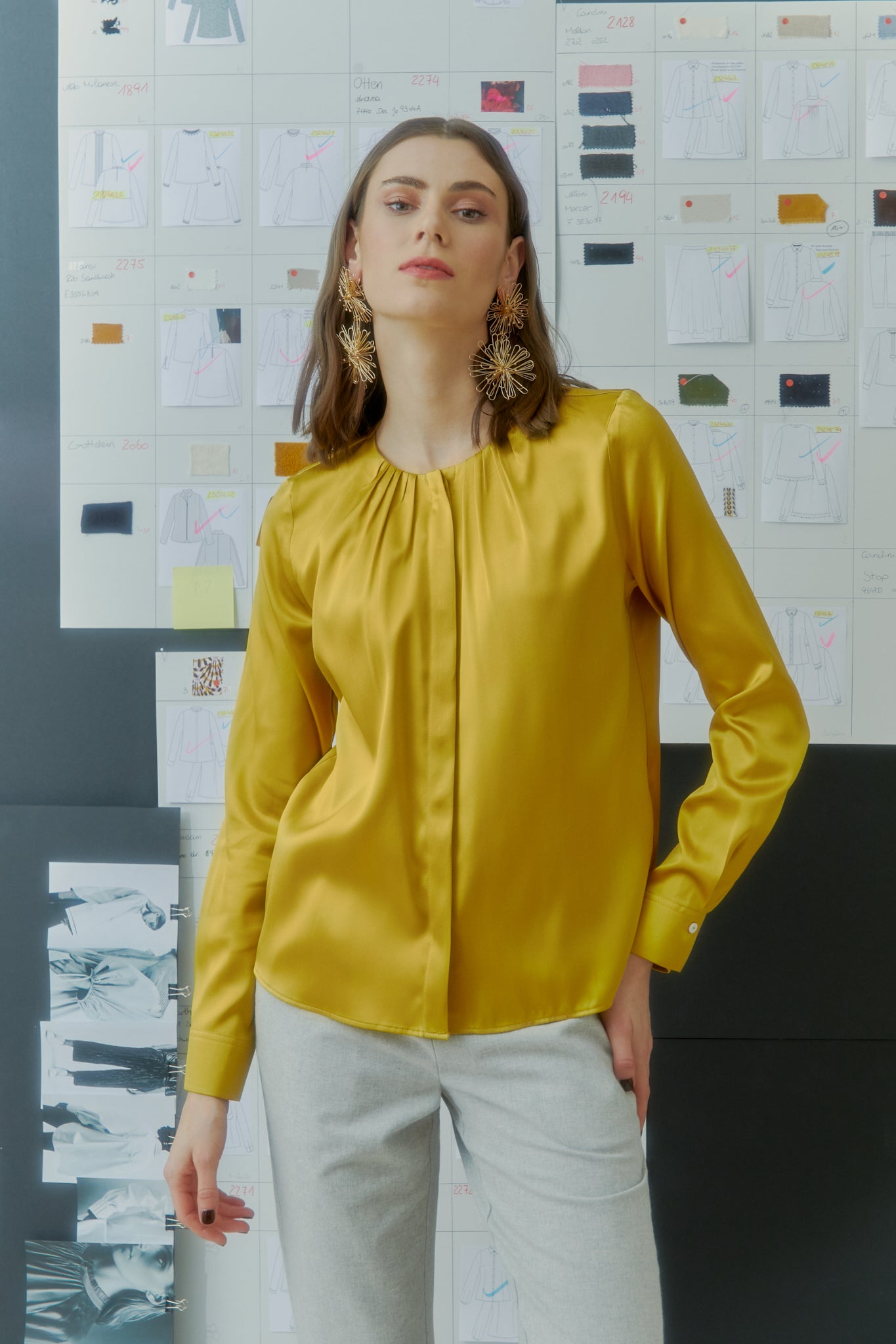 leger geschnittene seidenbluse, faltendetail an hals, wallmann