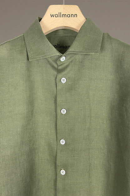 hemd mit klassischem hemdkragen, durchgeknoepfte leiste, vorverlegte schulternaht, langarm mit manschette und patentschlitz, perfekte laenge zum es in der hose zu tragen, detailfoto
 wallmann
