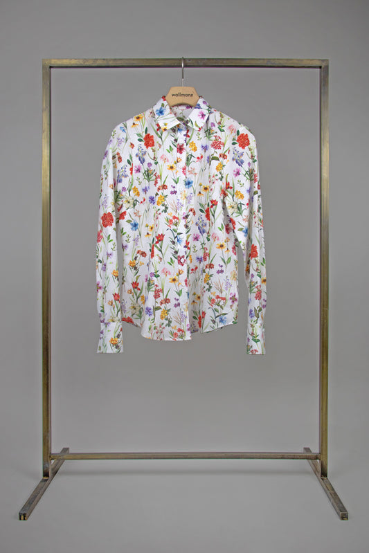 Taillierte Bluse in weiß mit Farbenfrohem Blumendruck, Baumwoll und Leinen Qualität, Langarm, Blusenkragen, klassische Bluse, Kopfleiste vorne Wallmann, Sommerkollektion