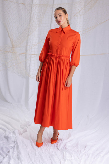tailliert geschnittenes maxikleid mit gesmoktem rock und eingriffstaschen, großer blusenkragen, verdeckte leiste, 3/4 aermel mit gummizug, lookbook, wallmann