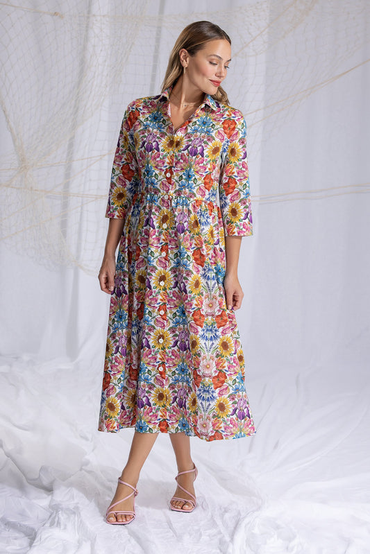 tailliertes midikleid mit blumendruck, klassischer blusenkragen mit leiste,  3/4 aermel, gezuegelter rock, seitliche eingriffstaschen, lookbook, wallmann