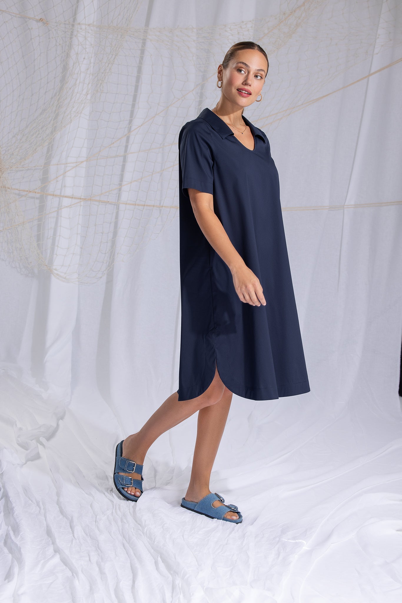 legerlocker geschnittenes knielanges kleid mit gerundetem ausschnitt mit kragen, kurzarm, in einer angenehmen stretch-baumwollqualität, lookbook, wallmann