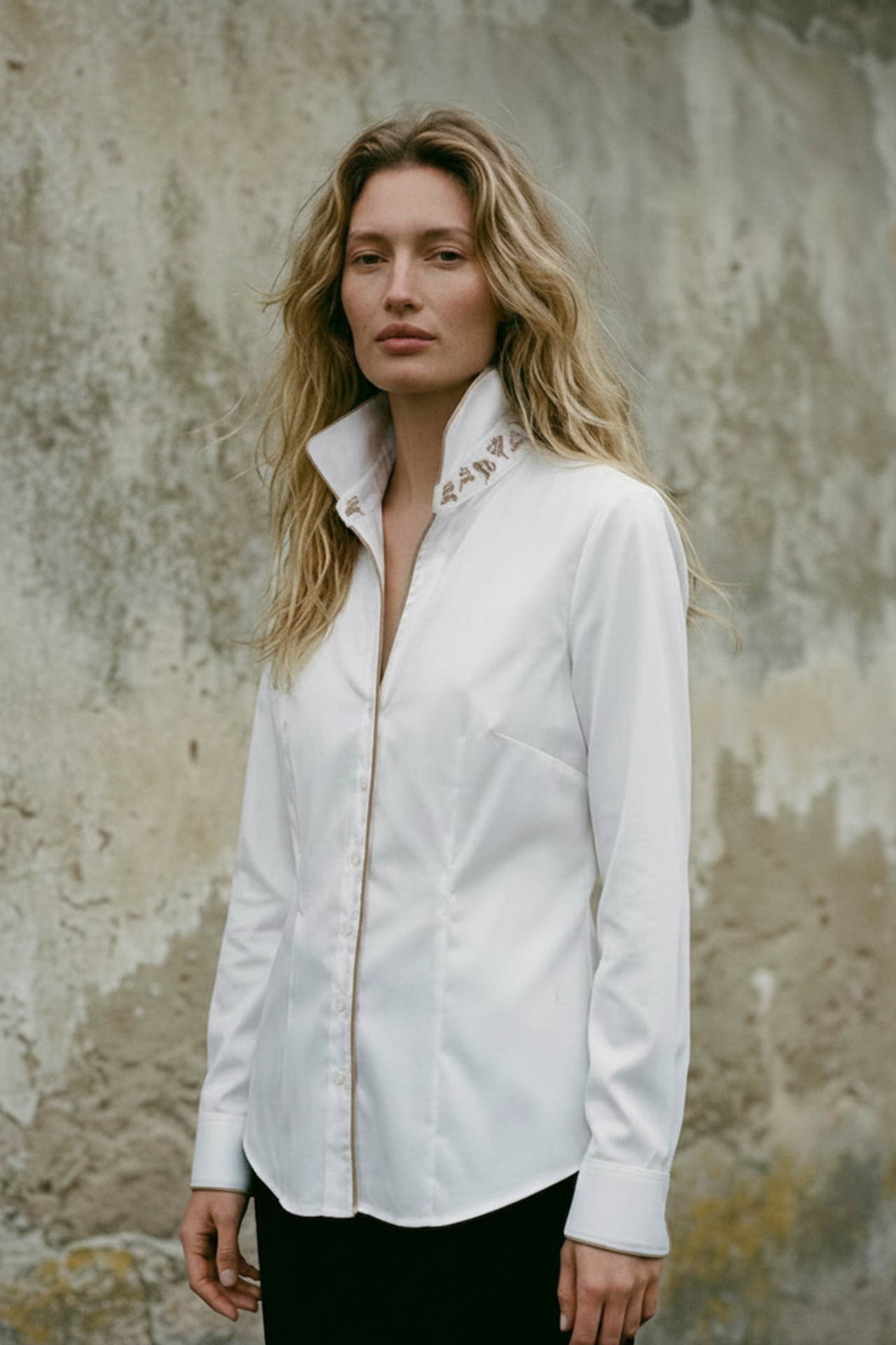 Baumwoll-Stretchbluse mit Hirschstickerei creme