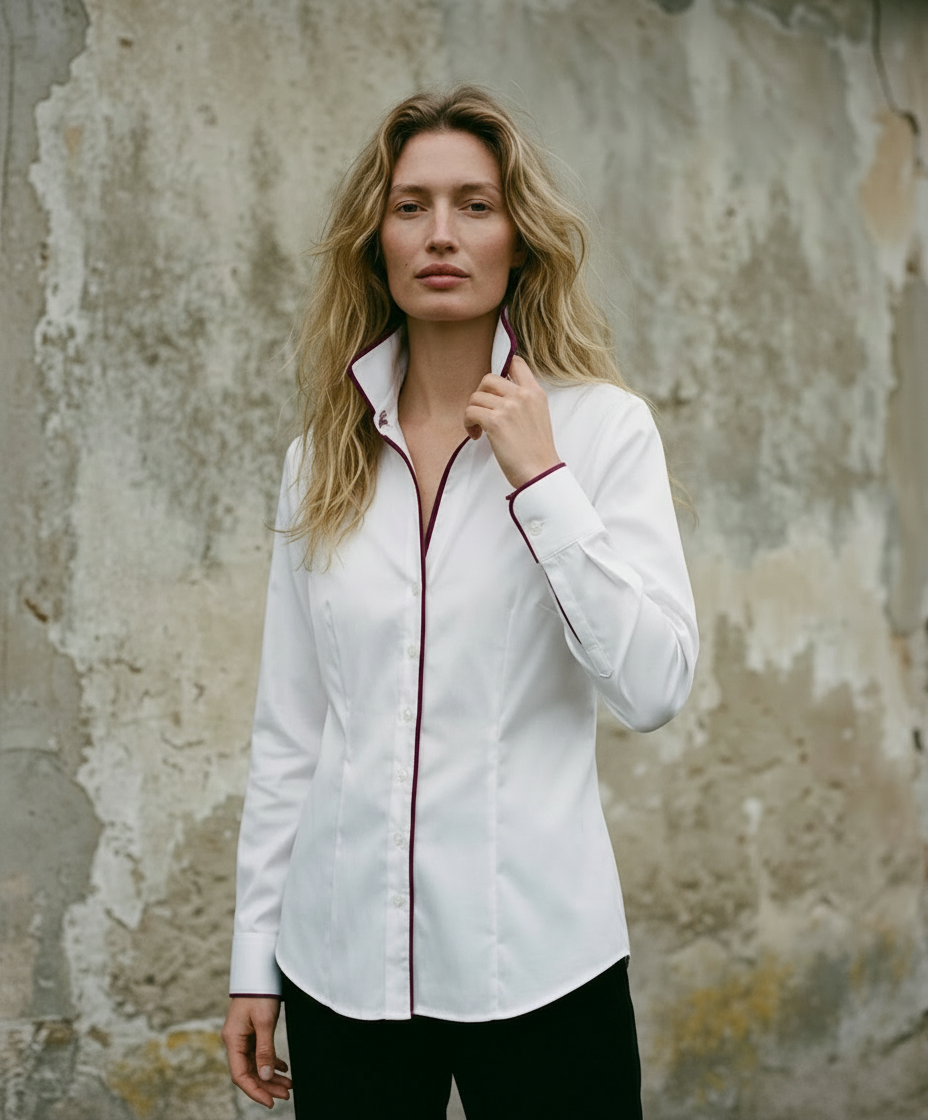 Baumwoll-Stretchbluse mit Hirschstickerei dunkelbeere