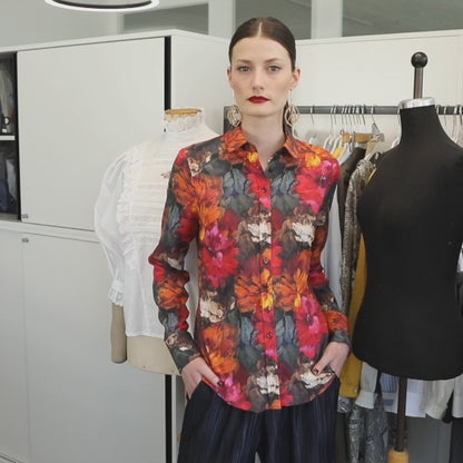 weiche, taillierte bluse mit herbstlichem blumendruck, langarm, klassischer blusenkragen, video, wallmann